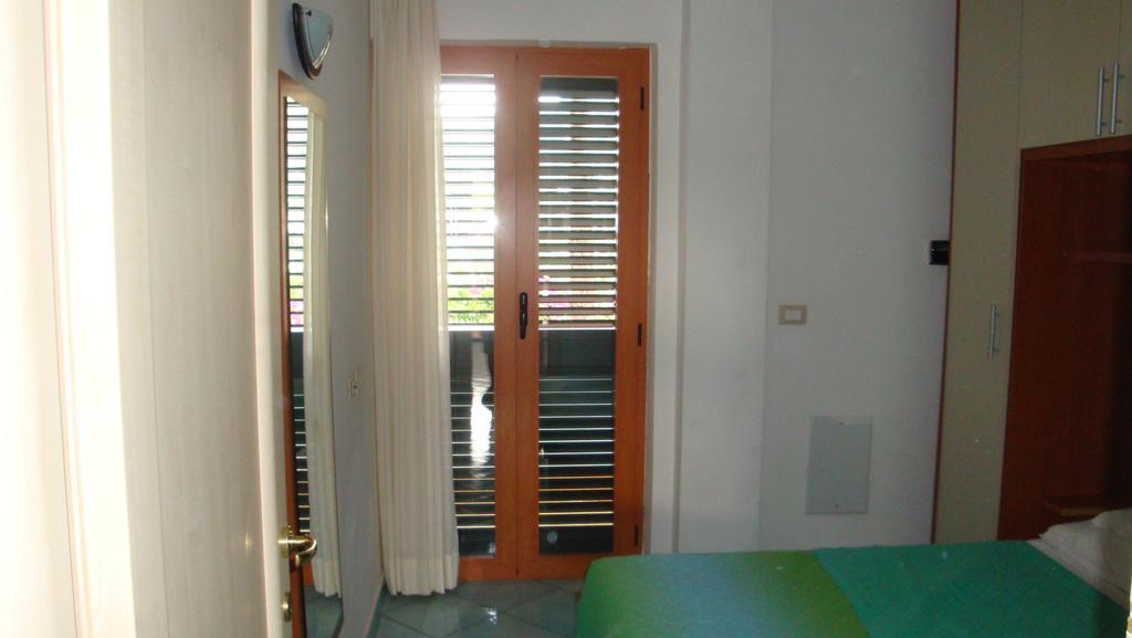 Ischia Uno Residence Форио Номер фото