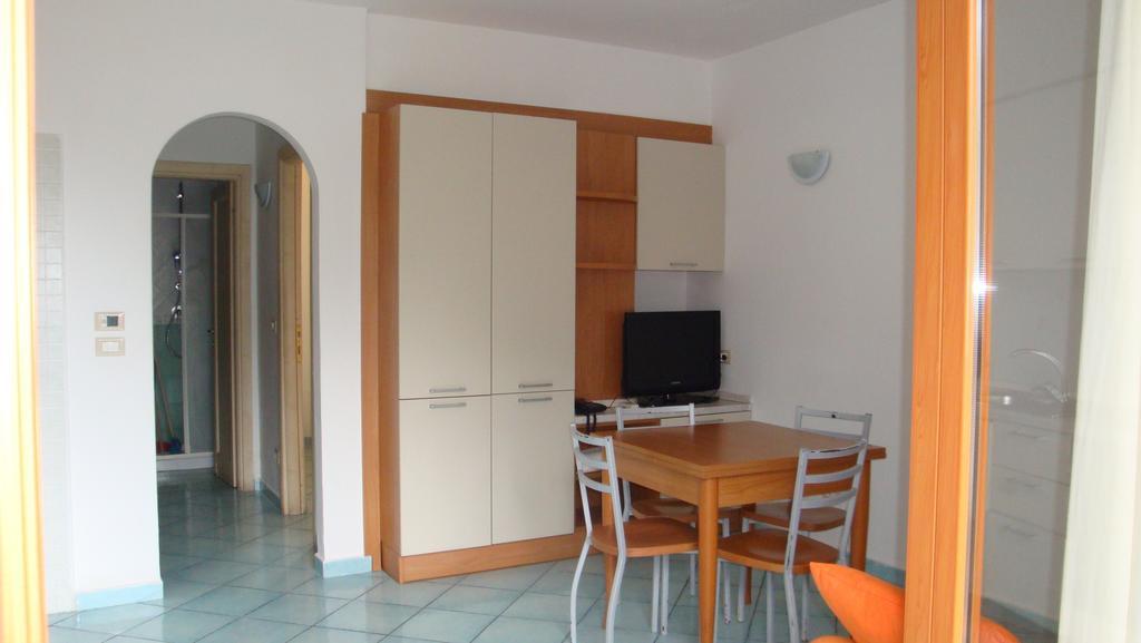 Ischia Uno Residence Форио Номер фото